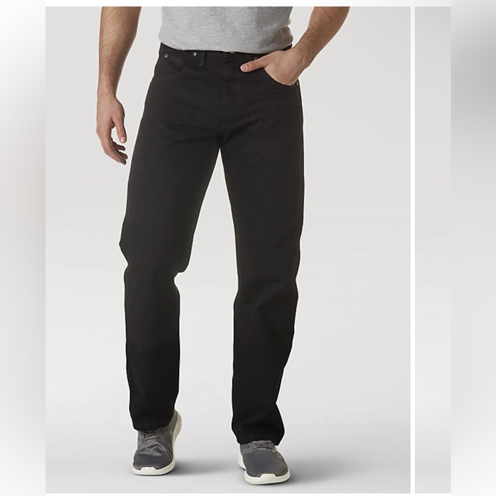 Wrangler relaxed fit black jeans NWT 48x36